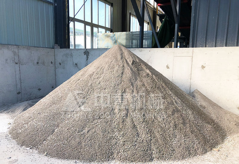 篩分出的細(xì)沙料